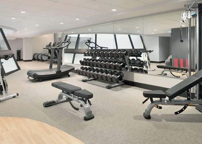 Hyatt Centric Magnificent Mile 4*
