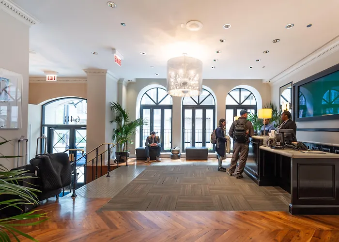 Hyatt Centric Magnificent Mile 4*
