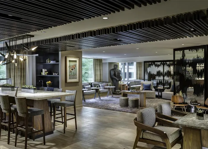 Hyatt Centric Magnificent Mile 4*