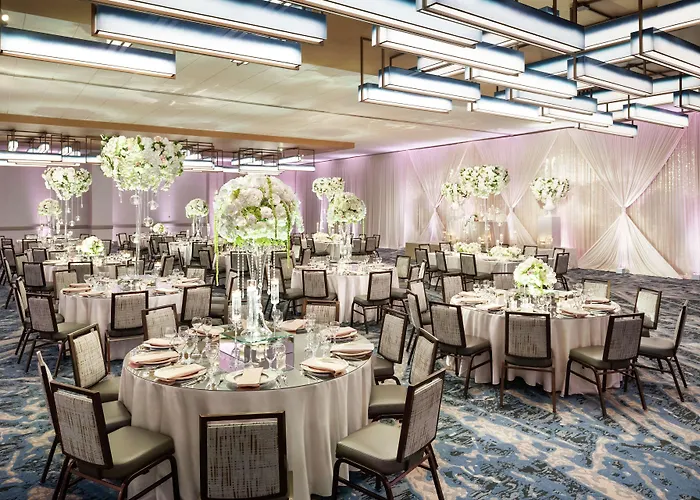 Hyatt Centric Magnificent Mile Hotel 4*