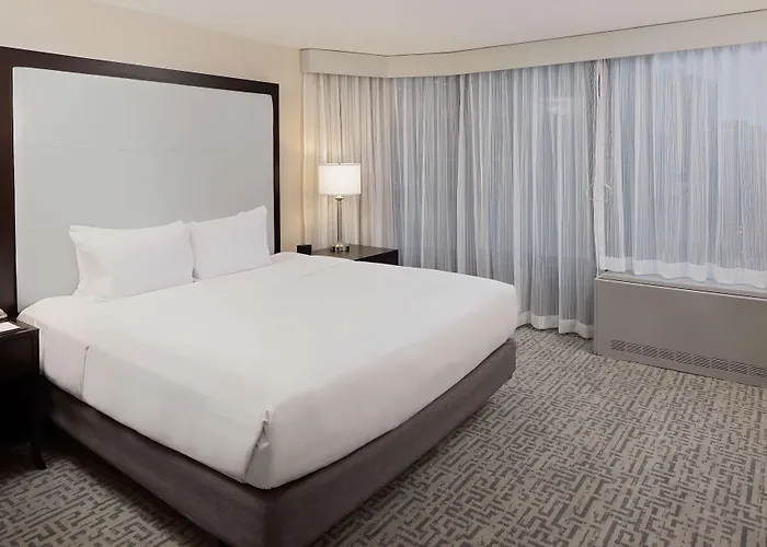 Hyatt Centric Magnificent Mile Hotel 4*