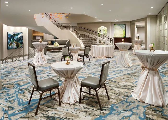 Hyatt Centric Magnificent Mile Hotel 4*