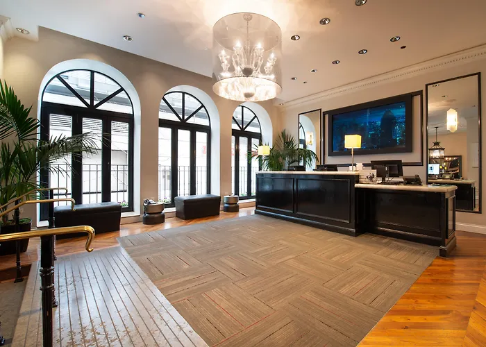 Hyatt Centric Magnificent Mile Hotel 4*