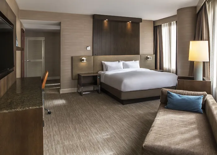 Hyatt Centric Magnificent Mile Hotel