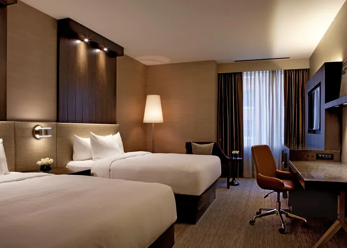 Hyatt Centric Magnificent Mile 4*