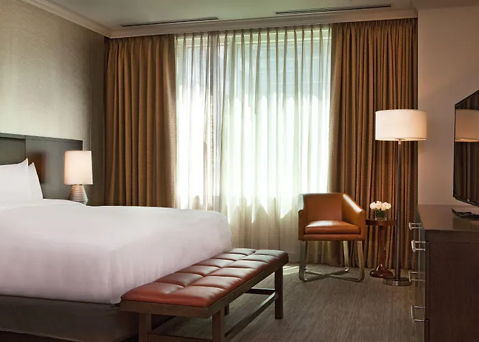 Hyatt Centric Magnificent Mile Hotel 4*