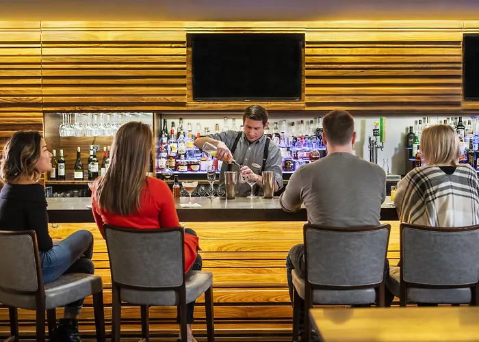 Hyatt Centric Magnificent Mile 4*